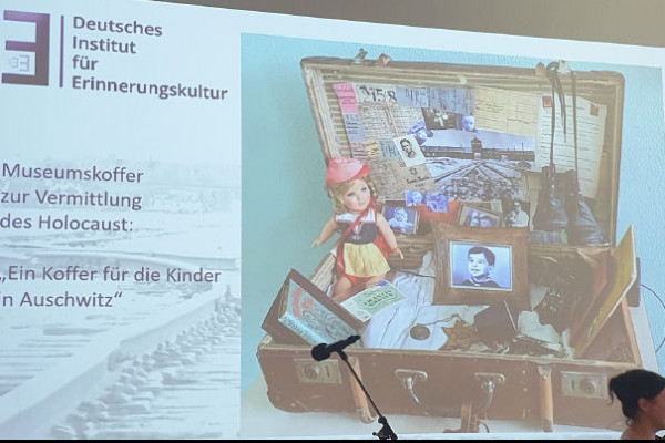 fdphx-menschenrechte-8A04714A2-DAF2-0574-2703-F261323B0437.jpg